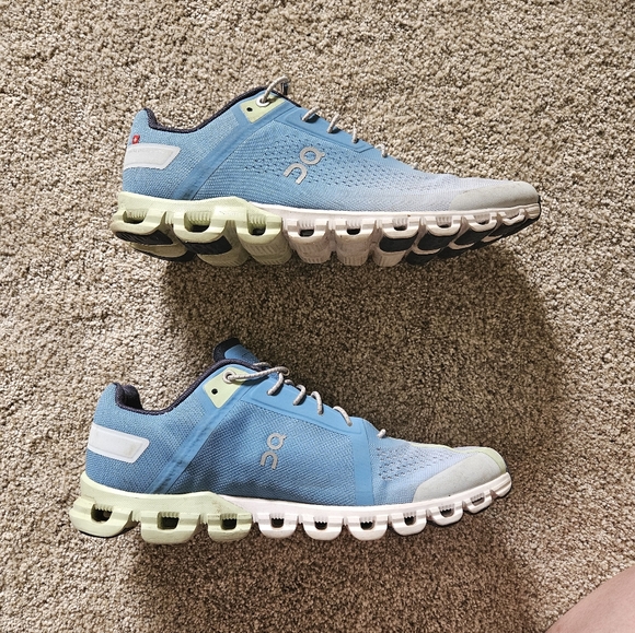 On Cloudflow womans shoes size 9.5 - Picture 2 of 4